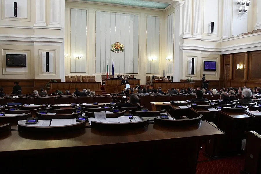 Депутати с 3 декларации срещу Хафъзов