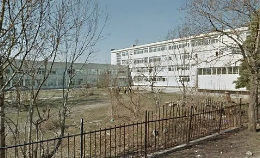 Родители: Откриха азбест в Класическата