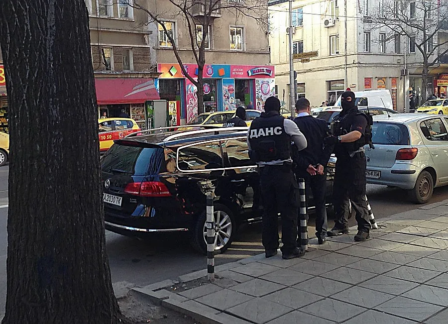 Хванаха къртица в ДАТО, наркобосове й плащали абонамент