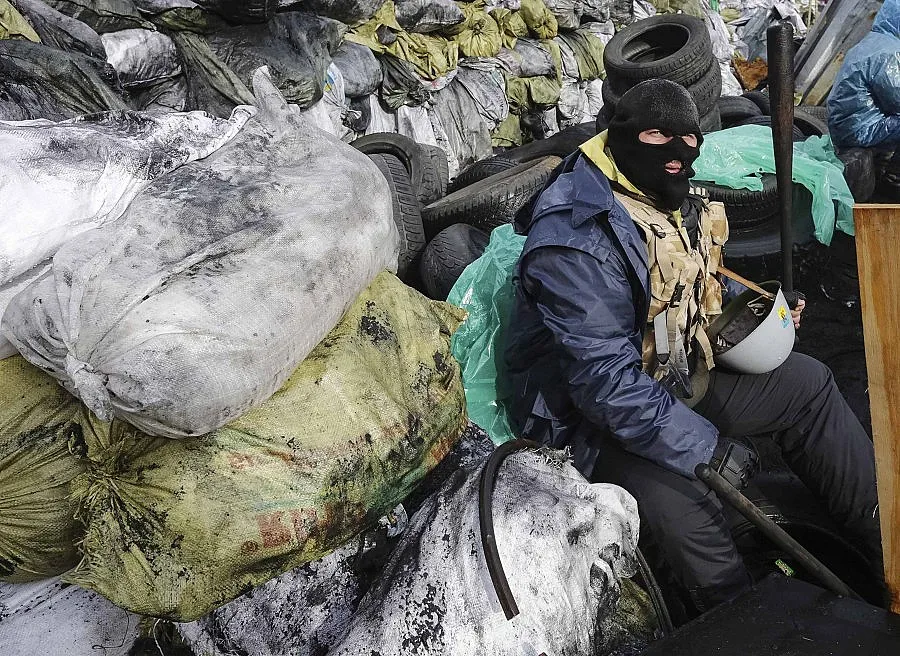 Демонстрантите в Киев с шествие, има сблъсъци 