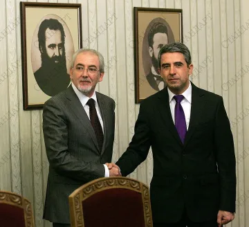 Президентът и ДПС на политически консултации