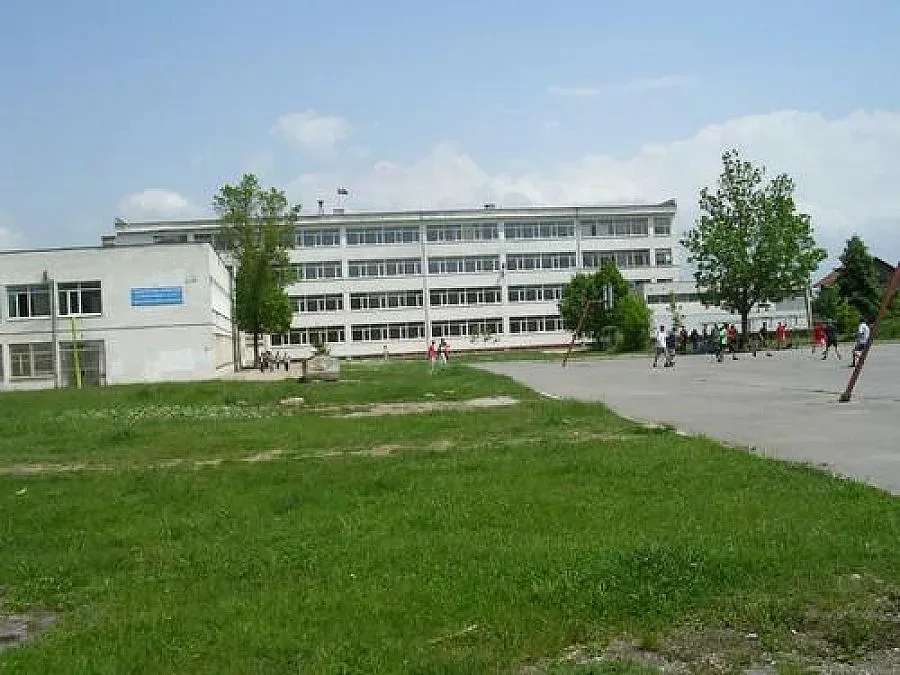 Учители в НГДЕК готови с оставки