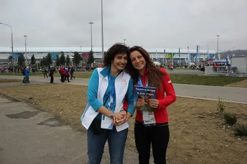 Сани празнува в руски клуб