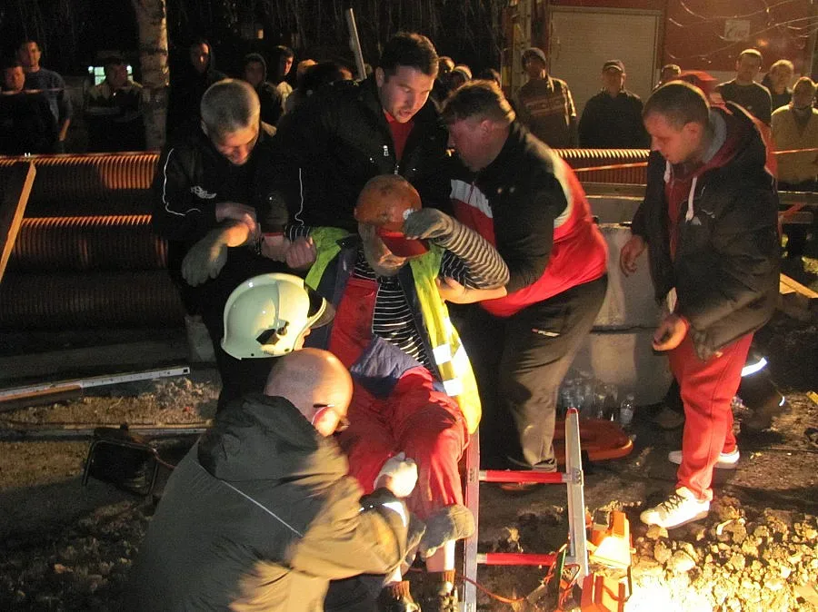 Критично е състоянието на спасения  работник в Кърджали 