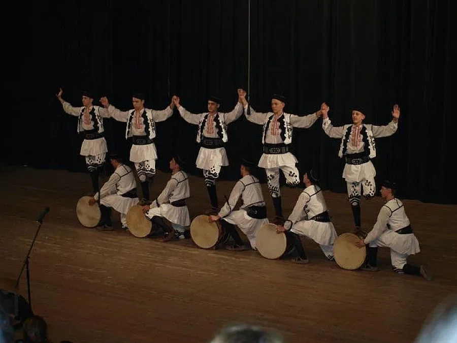 Концерт събра 4300 лв. за лечение на младеж