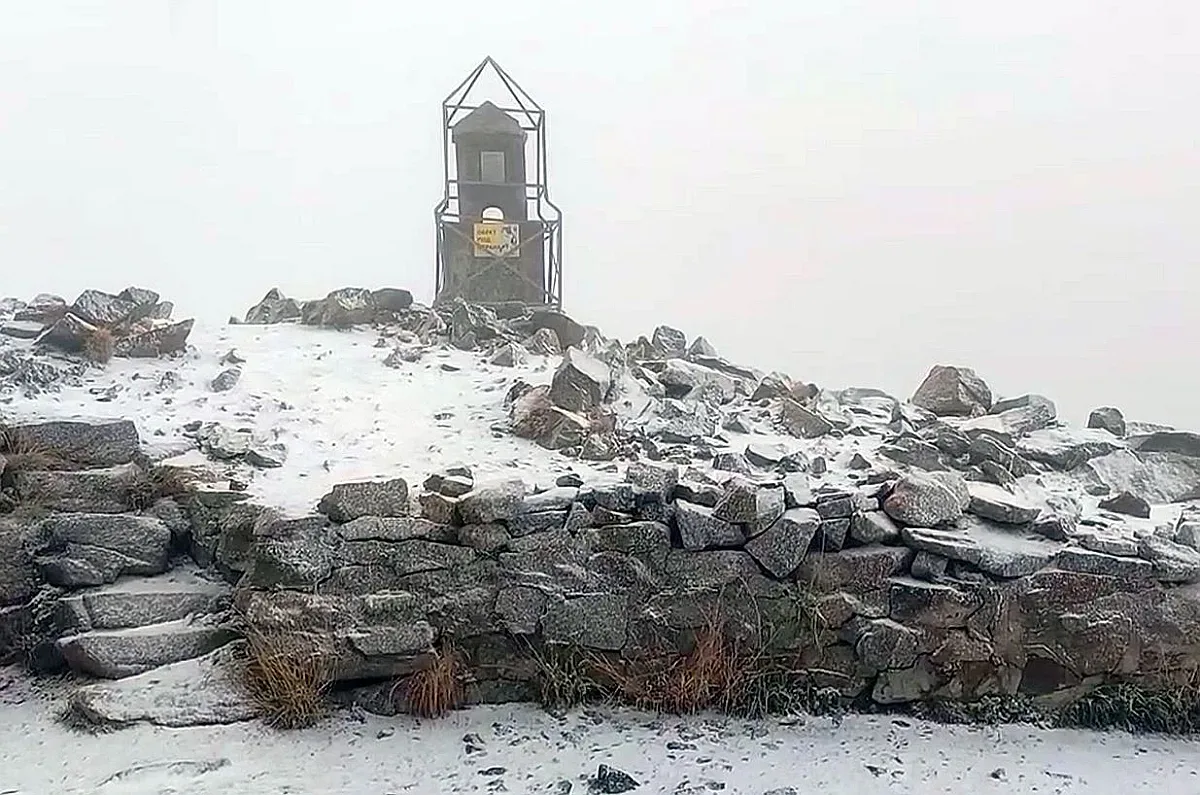Сняг вали на символично място в България. Зимата иде