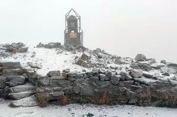 Сняг вали на символично място в България. Зимата иде