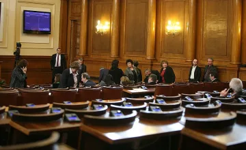 Заседанието на парламента се провали