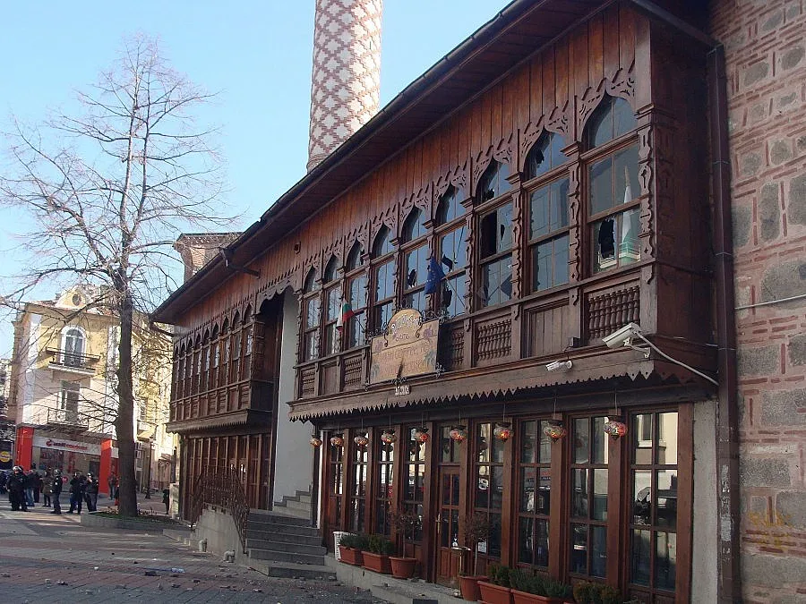 Скъсаха закона за храмовете