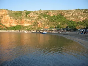 Морето изяжда залива Болата