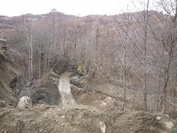 Спасяват 1600 души от опасно свлачище