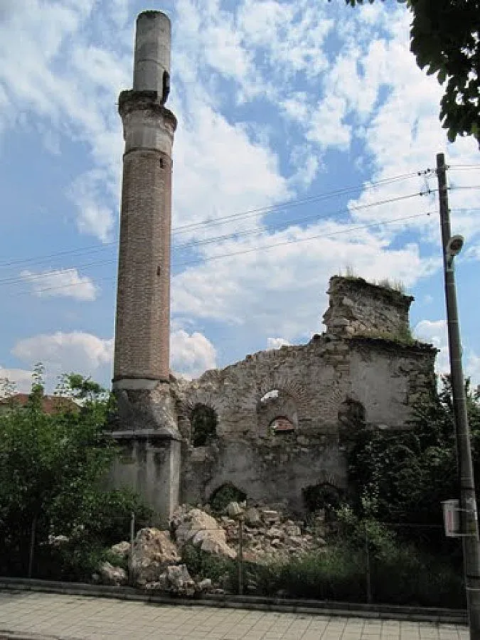 Мюфтия настоява за ремонт на рушаща се джамия