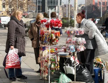 Заливаме Гърция и Испания с мартеници