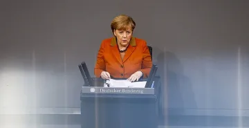 Меркел иска укрепване на военното сътрудничество с Франция