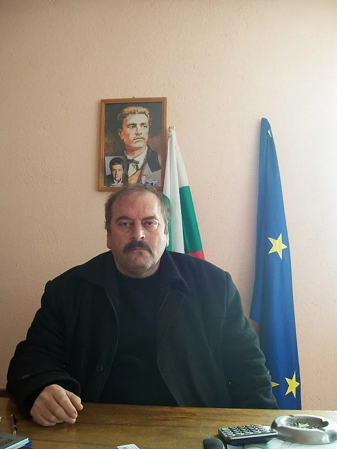 Две села се грижат за три сирийски семейства