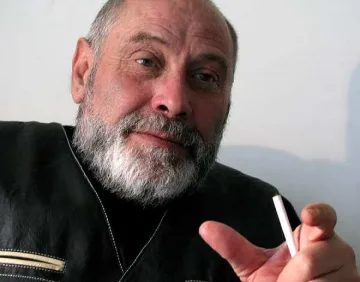 Не кълнете червените Юди