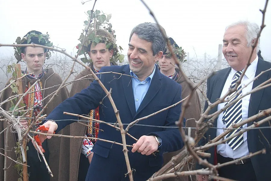 Кебапчета в базата на властта 
