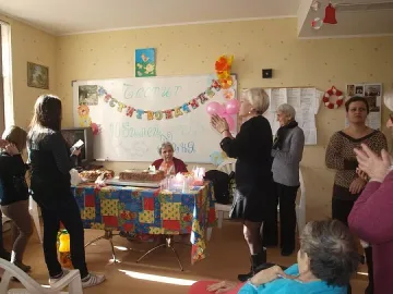 Обитатели на Център за настаняване празнуваха 3 в 1