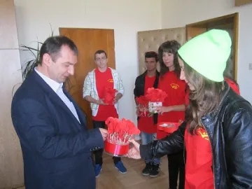 600 картички–валентинки получиха кърджалийци 