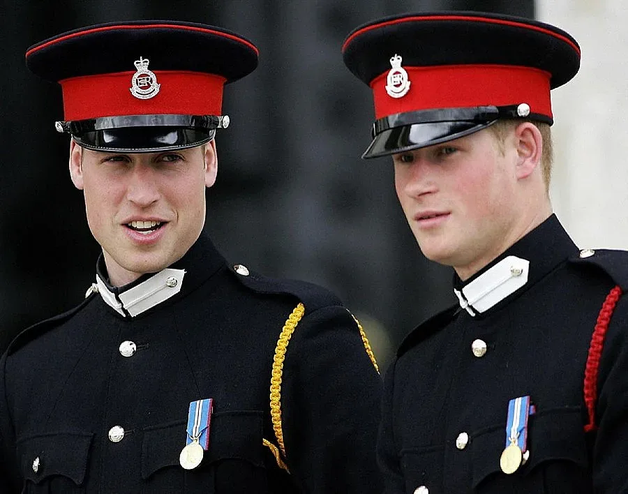 Кралската фамилия се включи в борбата с наводненията