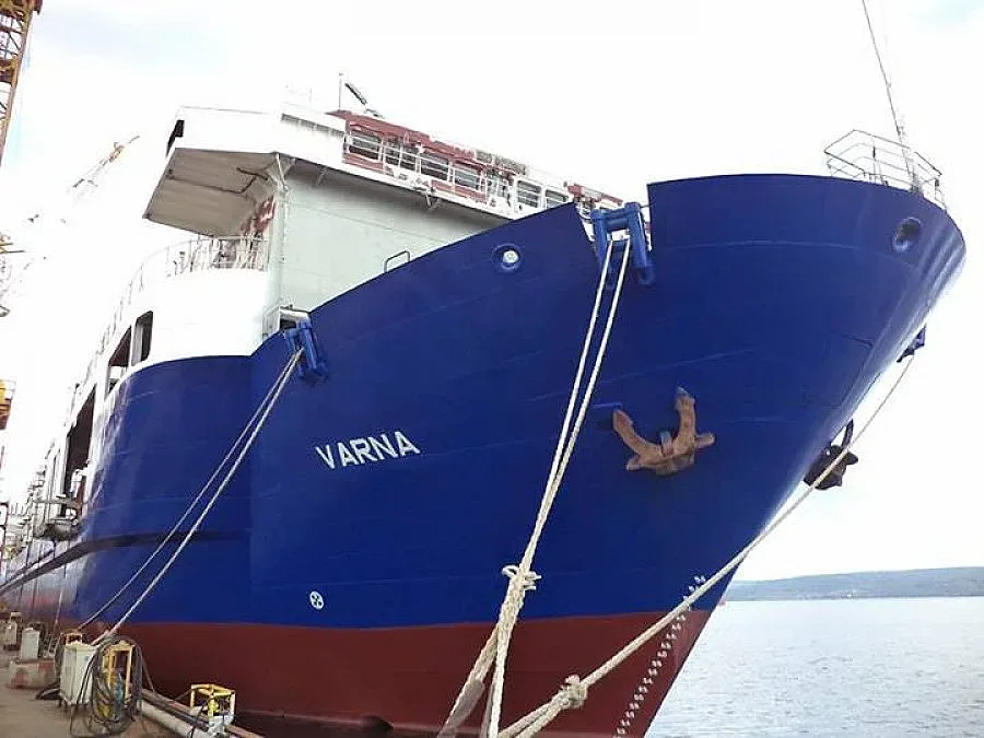 Ферибот "Варна" спасява блокираните ТИР-ове