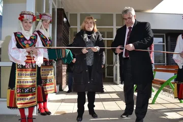 100 милиона за центрове от семеен тип