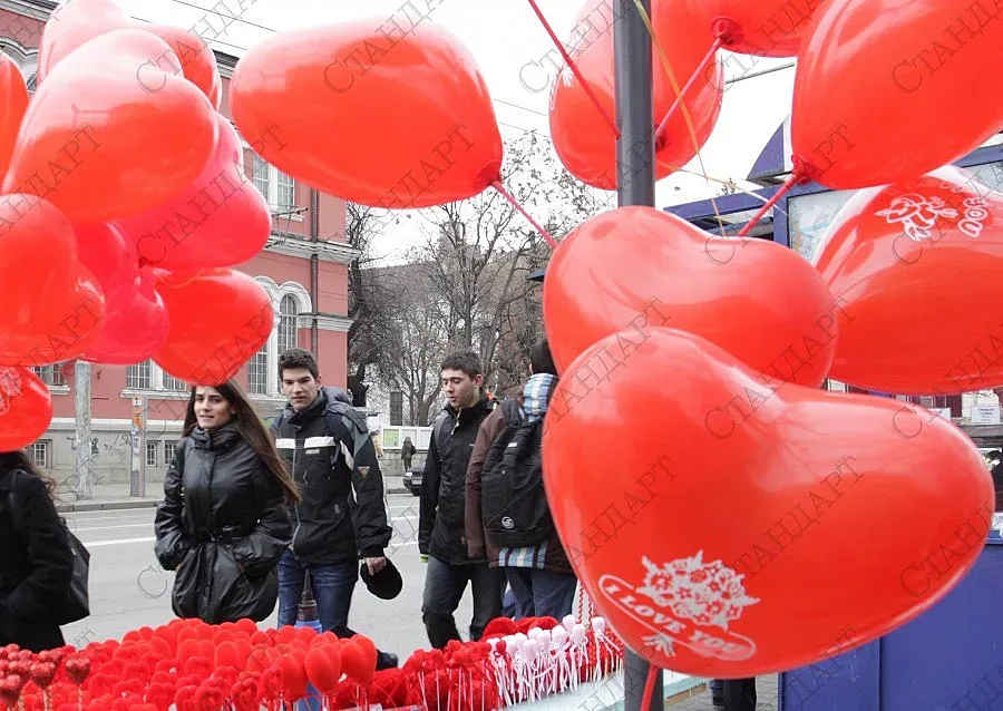 Облаци в небето, топлина и любов в сърцето