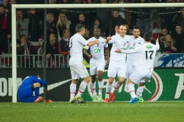  Франция закусва в леглото с Бербо