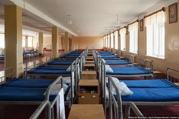 Всеки втори иска казарма