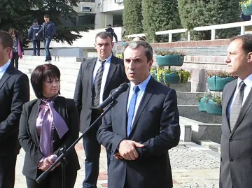 Премиерът: Ще преговоряме за международните превози в Анкара