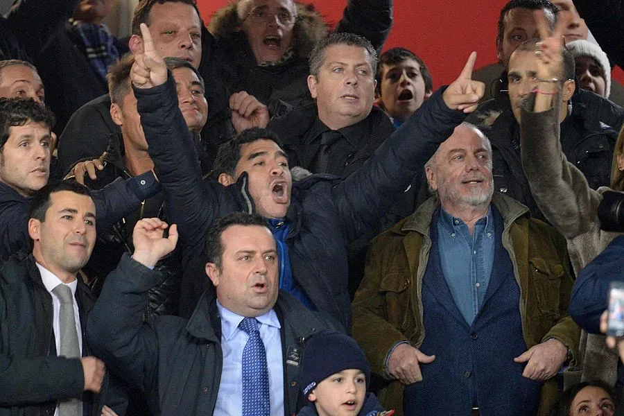 Марадона на кадем за Наполи срещу Рома 