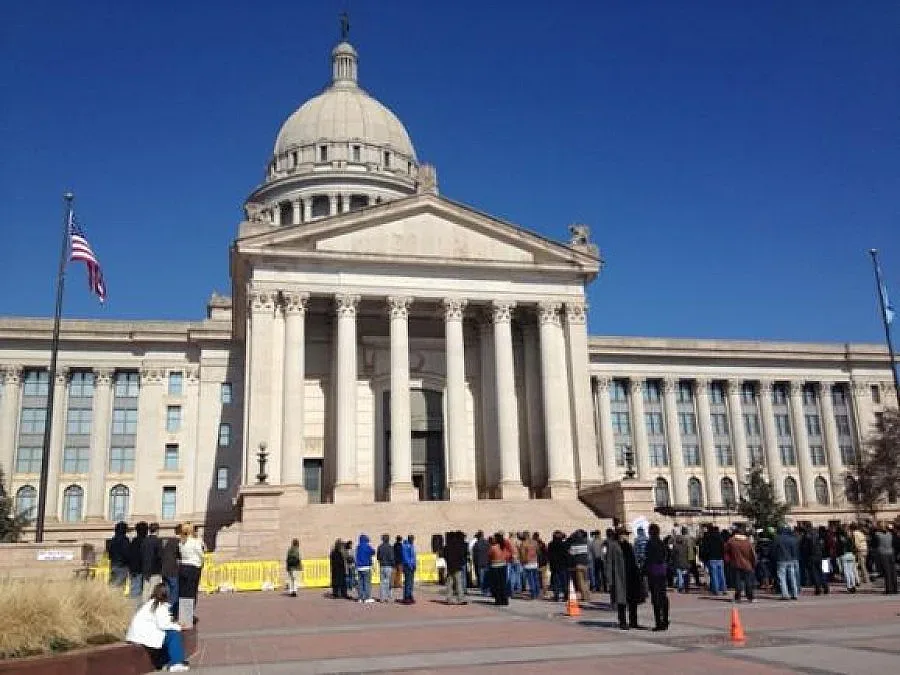 Полицаи протестират пред парламента в Атина
