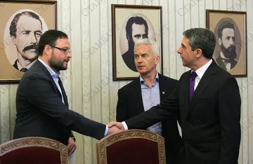 „Атака” призова Плевнелиев да си свали имунитета 