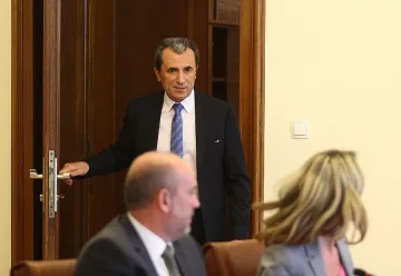 Орешарски готов на среща с Бойко