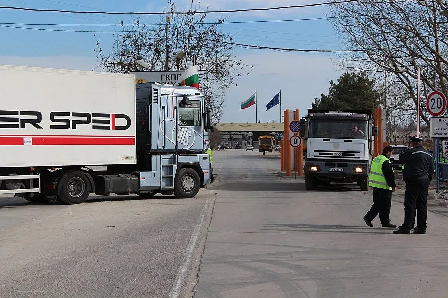 Логистична фирма фалира заради блокадата по границата