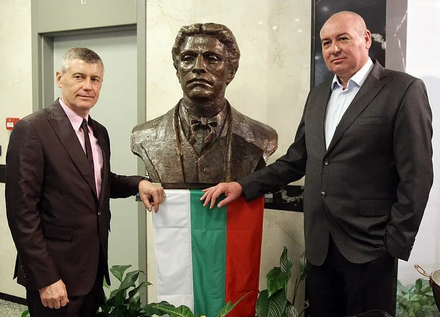 Паметник на Левски събира двама премиери