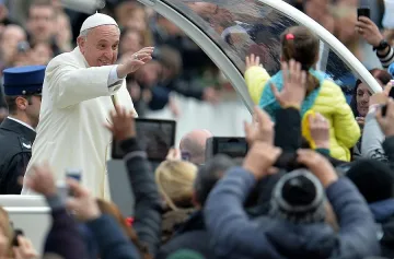 Хиляди влюбени с папата за Св. Валентин 