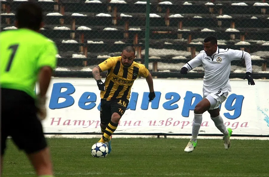 "Ботев" освободи сърби с петица