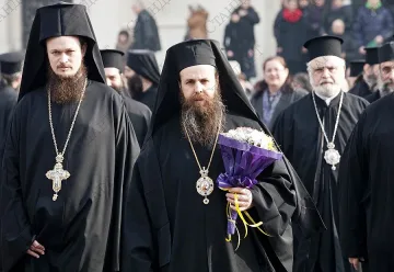 Серафим остави бунтовници на постовете им