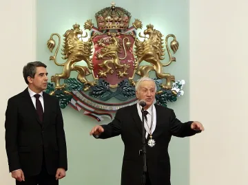 Ордени за Абаджията, шефа на самбото и "бели" легенди