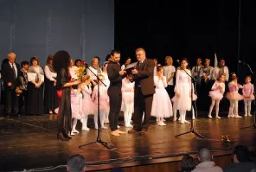 Читалище и театър събират средства за Огнян Камишев 