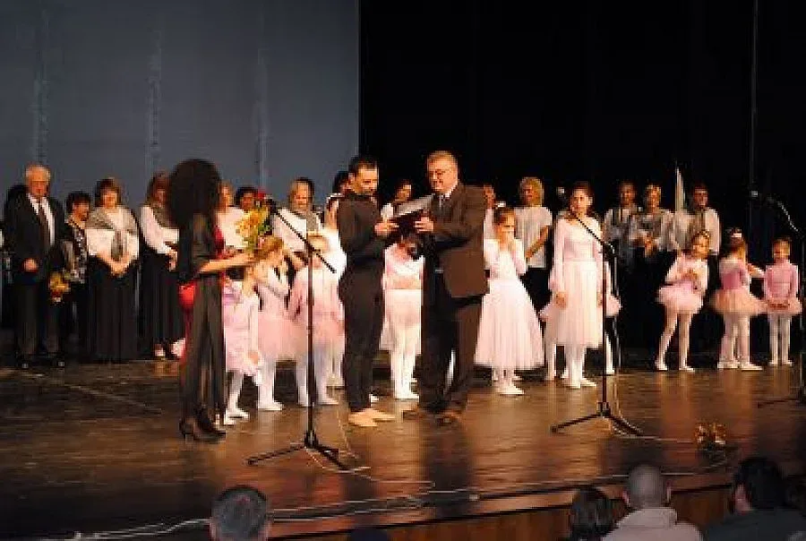 Читалище и театър събират средства за Огнян Камишев 