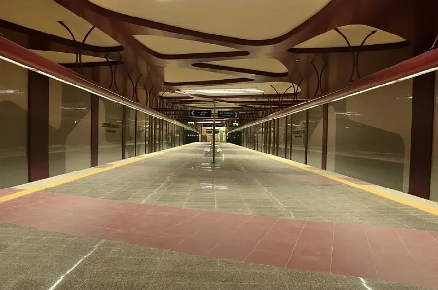 Чанта затвори метростанция в София