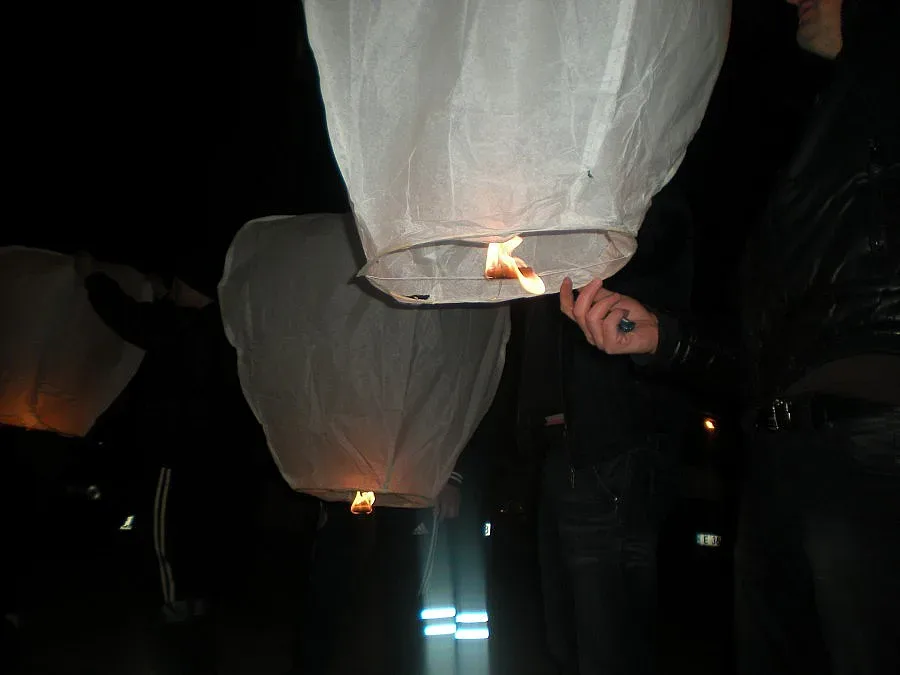 Летящи фенери и ароматни свещи за Свети Валентин