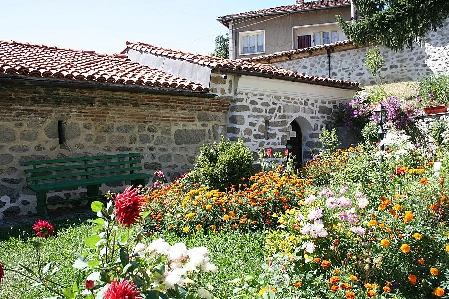 Село празнува 400 г. уникален храм