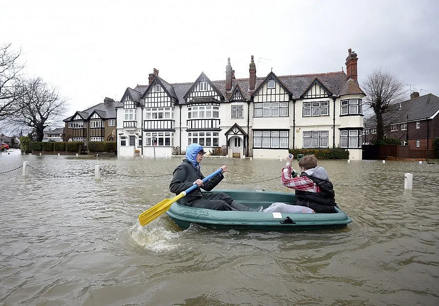 Потоп остави без дом придворни на Елизабет II
