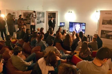 Откриха изложба в Кърджали по Скайп от Ню Йорк