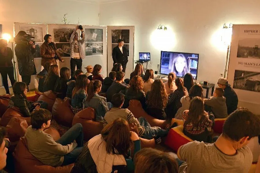 Откриха изложба в Кърджали по Скайп от Ню Йорк