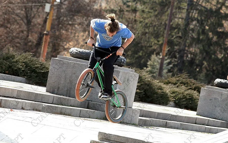 Пролетни температури до 20° ще ни радват през деня
