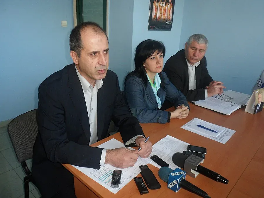 Караянчева: Управляващите се страхуват от референдум за ИК